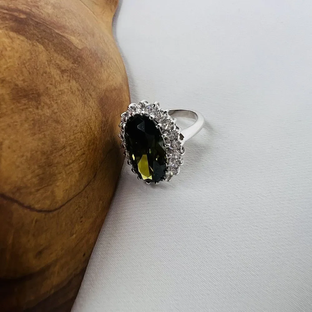 Vintage Ring Sz 6 Beautiful Olive Green Clear Crystal Oval Silver Plate 4229